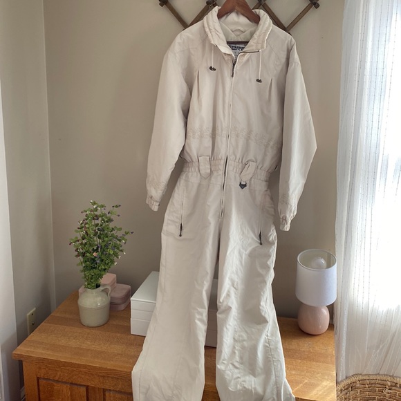FERA Skiwear 1 piece cream colored snowsuit - Picture 2 of 11